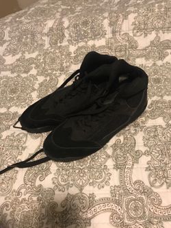 Wrestling shoes