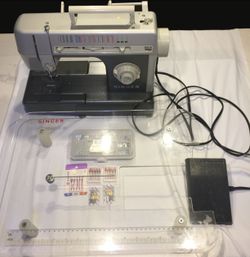 Singer CG-590 C Heavy Duty Sewing Machine + accessories