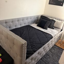 Gray Upholstered Daybed with Pull-Out Trundle Size Twin (No Mattress) 