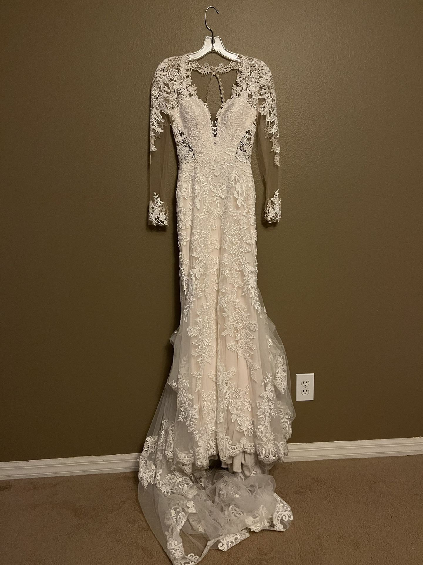 Wedding Dress( Worn Once)