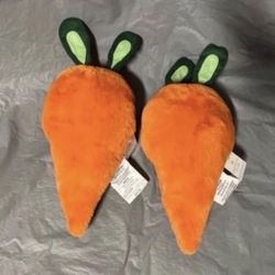 NEW BULLSEYE TARGET (2) TWO CARROT PILLOWS 
