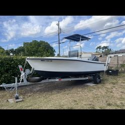 18 Foot Well Craft Center Console Boat