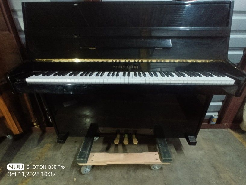 Young Chang Ebony Polish Upright Piano