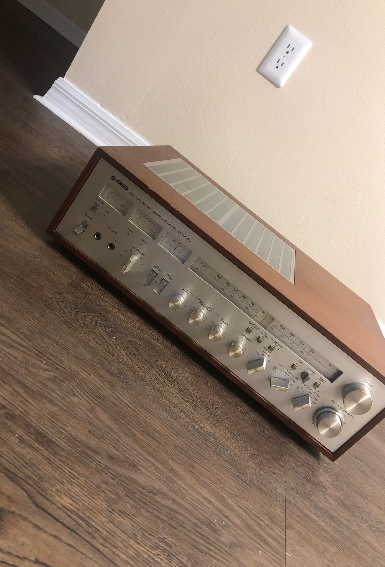 Yamaha Natural Sound Stereo Receiver CR-1020