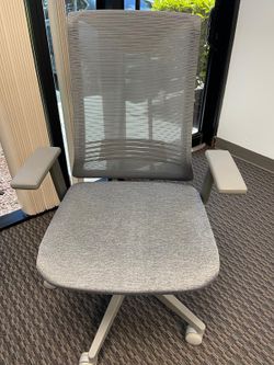 Adjustable desk chair