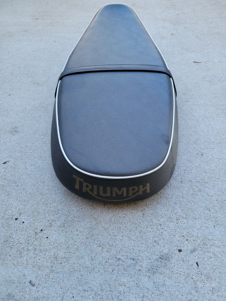 Triumph Bonneville T100 Seat