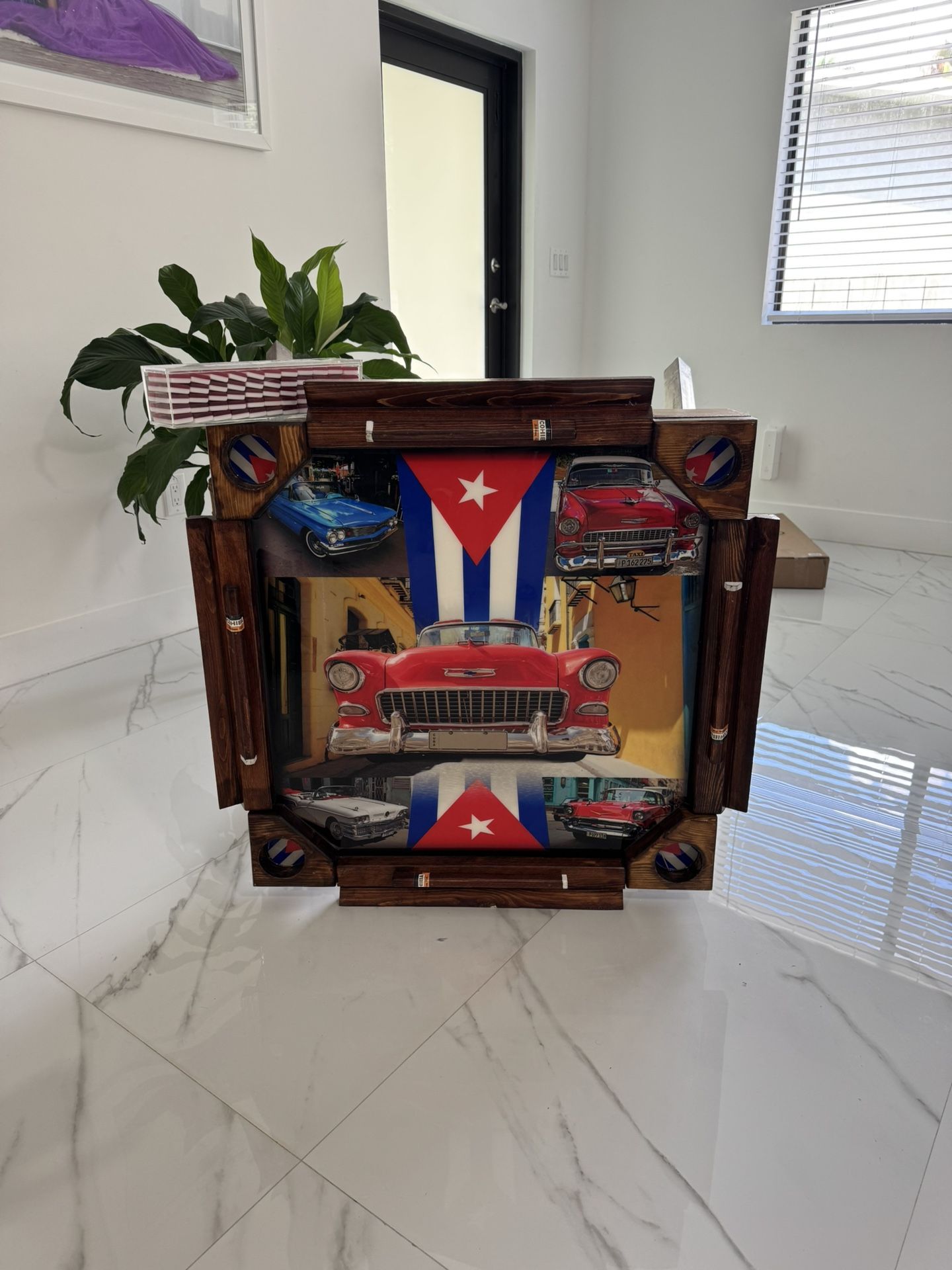 Dominos Table (Mesa de Dominos) 