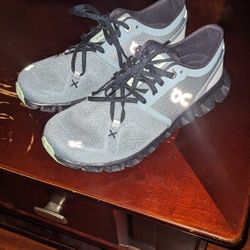 Women's ON Cloud X3 Size 6.5