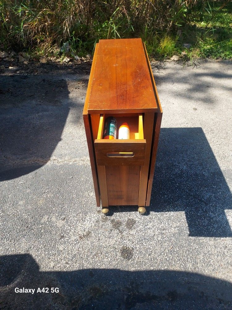 Folding table and chairs. Vintage.