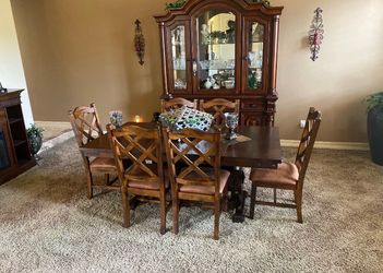 Complete dining room