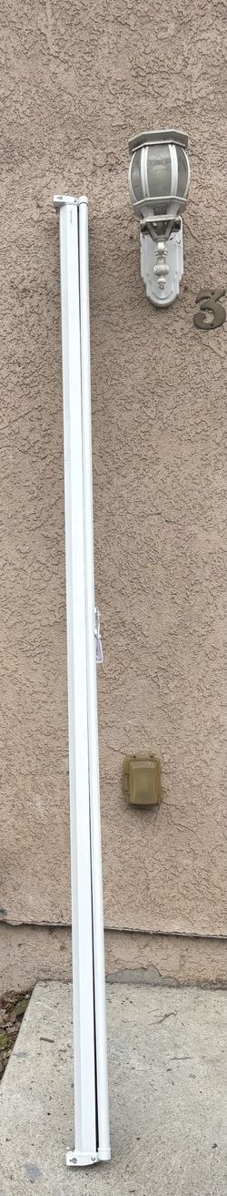 80 Inch projection screen like new