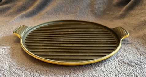 Used Le Creuset Cast Iron Round Bistro Grill Pan in Honey (Yellow)