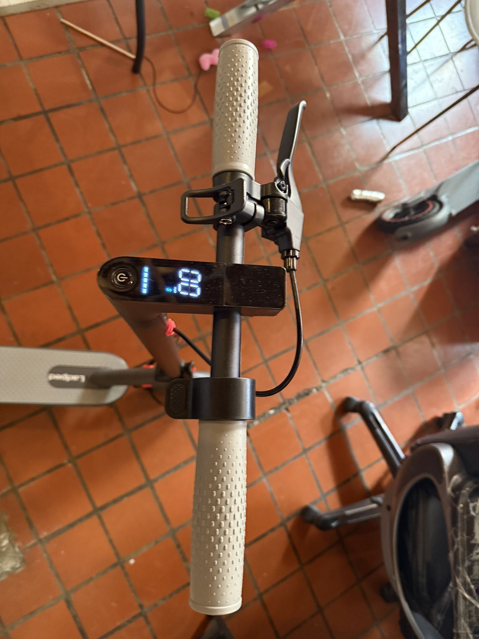 Brand New E-Scooter Goes Up To 19mph