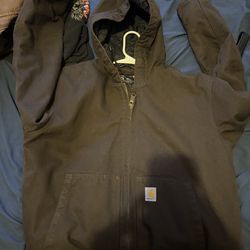 Brown Carhartt jacket loose fit