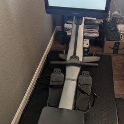 Original Hydrow Rower with Hydrow Mat