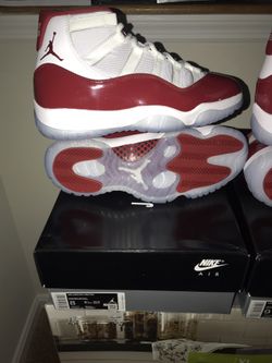 Air Jordan XI Retro 🍒 Men Size 8 Brand New .