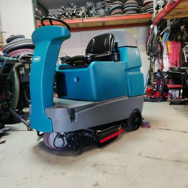 Tennant T7, Floor Scrubber
