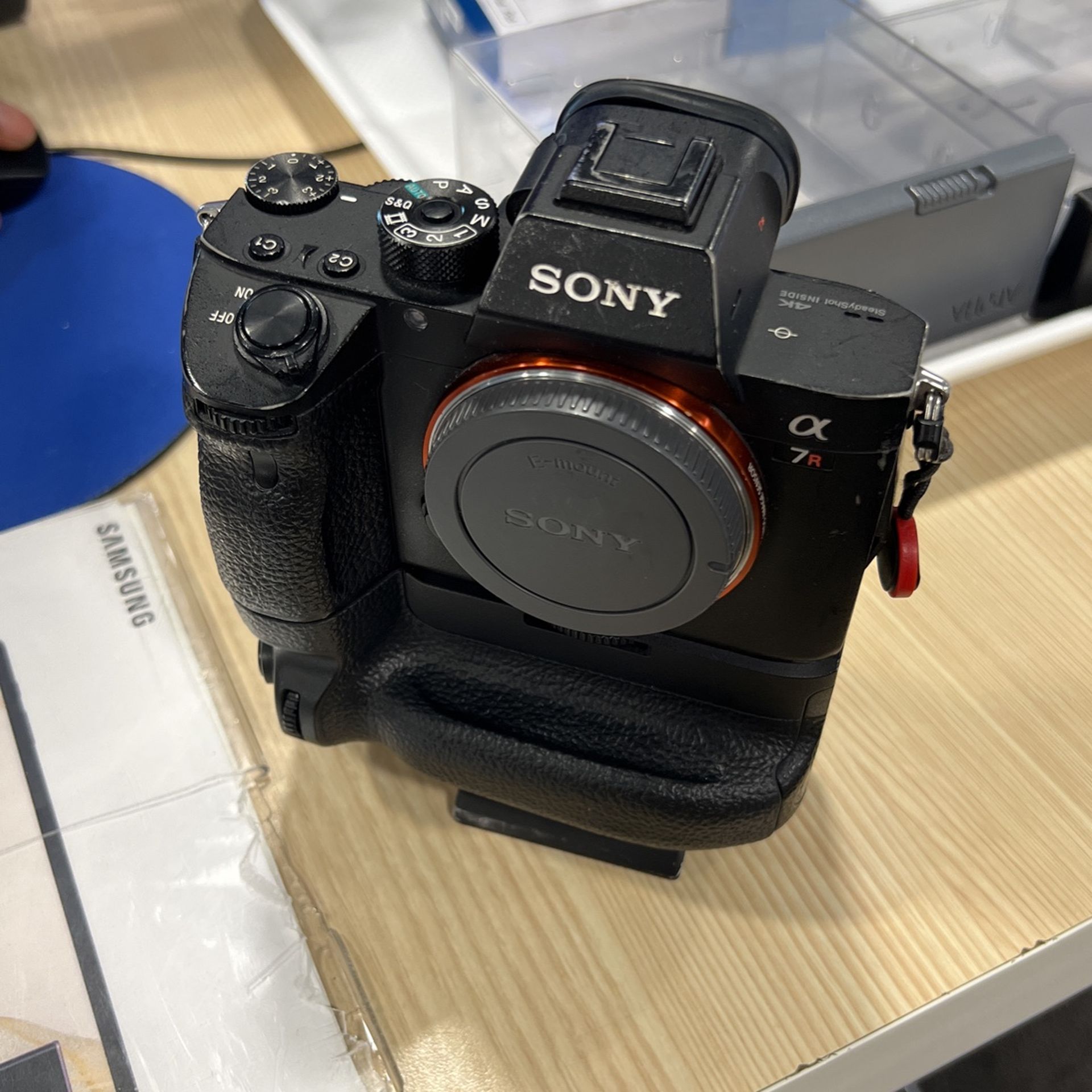 SONY A7R3 + Battery Grip
