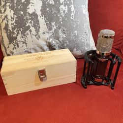 Vanguard v4 Gen 1 Condenser mic 