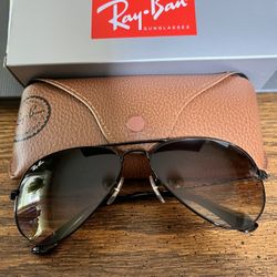 Ray Ban Aviators 58mm. Black Frame w/ Brown Tinted Lenses. Brand New & Authentic. 