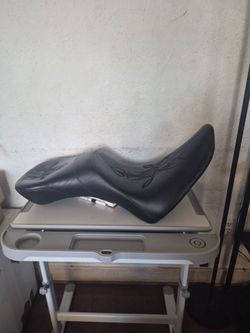 Motorcycle chopper seat
