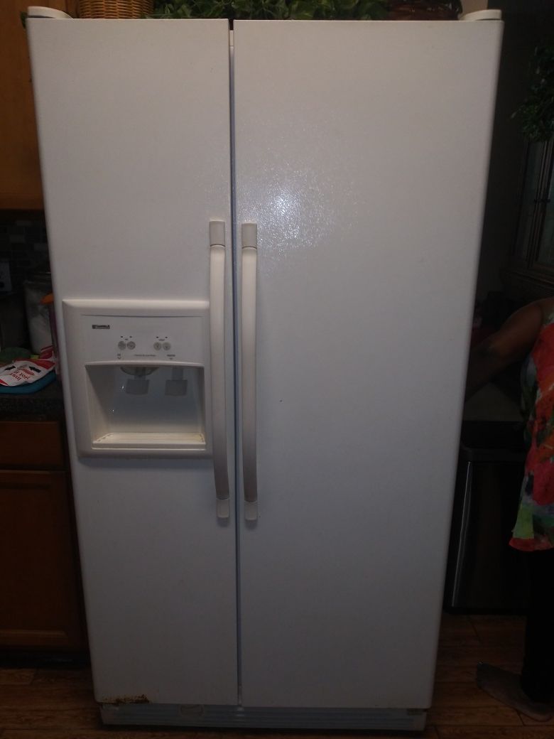 Fridge, stove, and dishwasher set