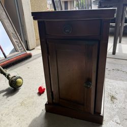 Ashley End Table With Electrical Outlet Plug