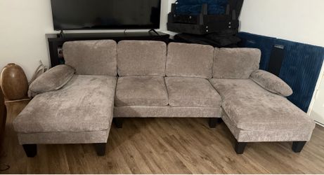 4-piece U-shaped sectional Excellent condition Washable covers