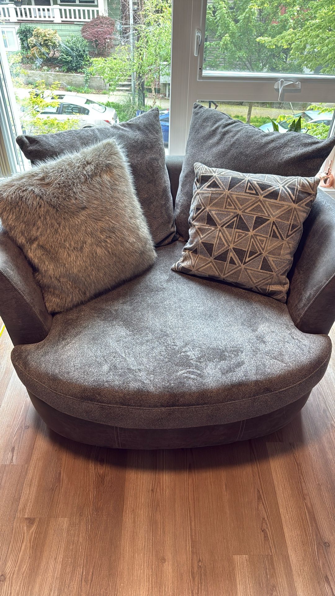Loveseat Chair/couch