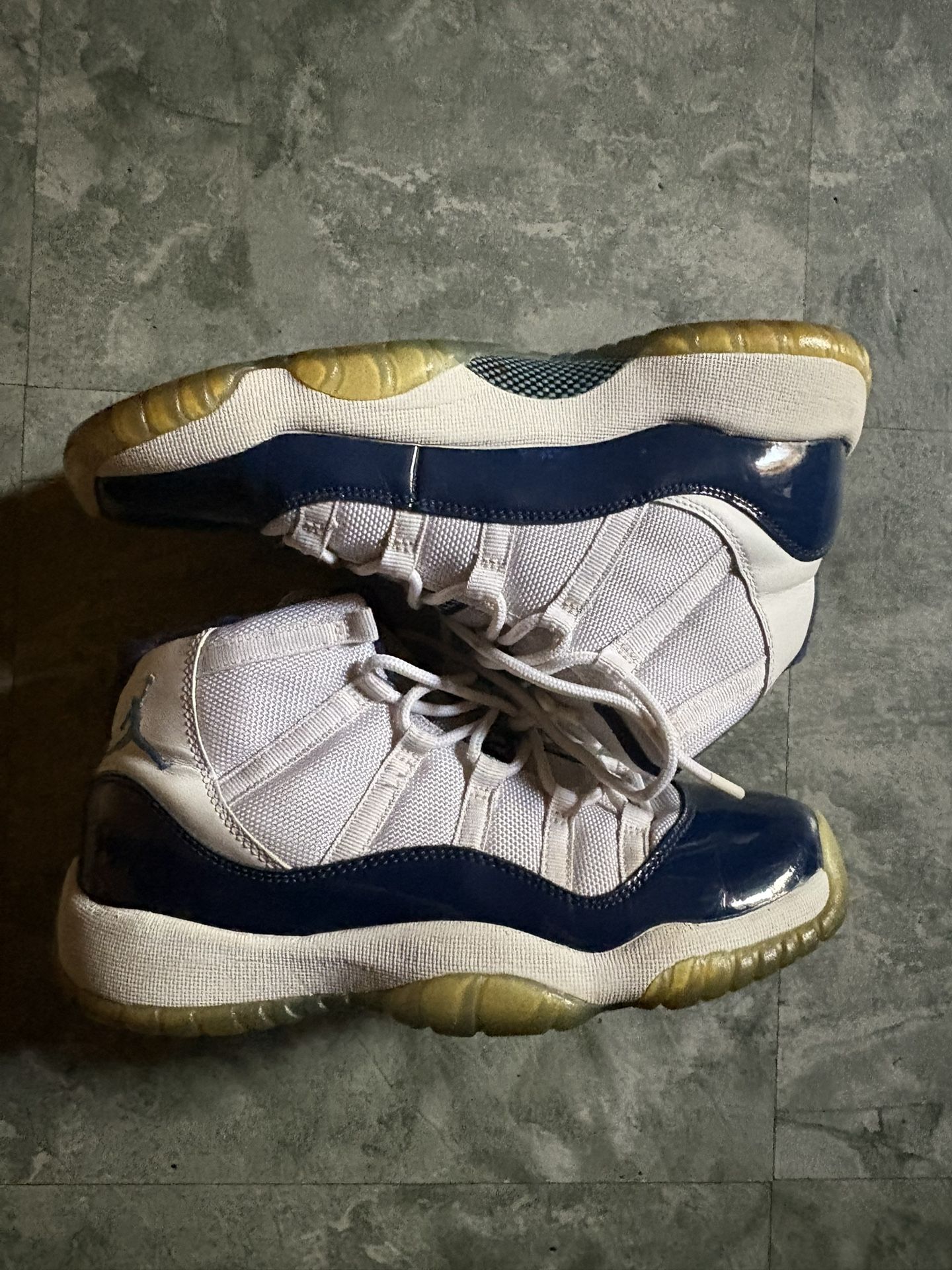 Jordan 11s /Win Like 82/ Size 6 / 60$/ Clean 