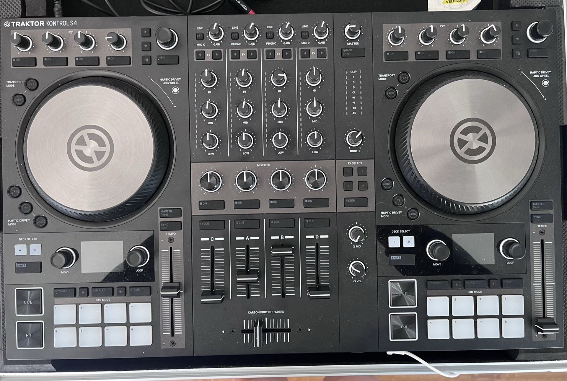 Traktor Kontrol S4 MK3 W Travel Case