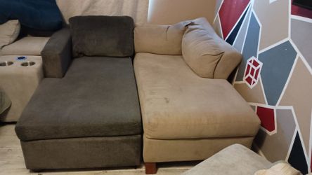 2 different Chaises