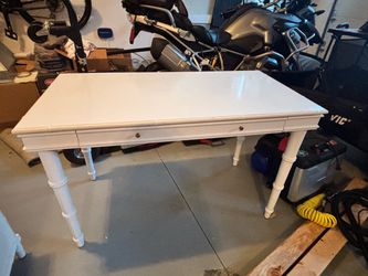 Safavieh “noely” white coastal desk