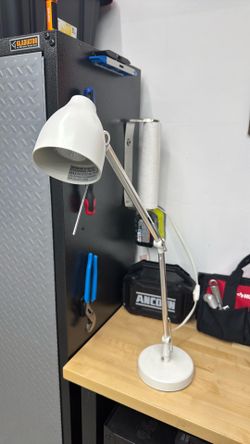 Desk lamp