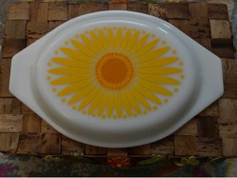 Pyrex Sunflower lid 943 c Only !!