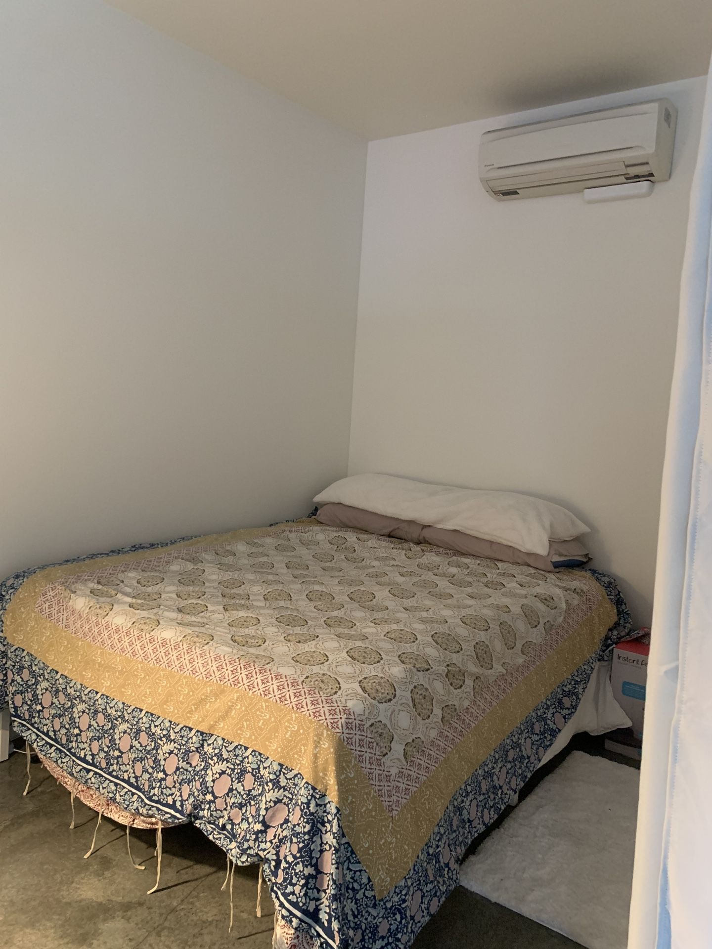 Casper Original Hybrid Mattress With White Metal Bed Frame