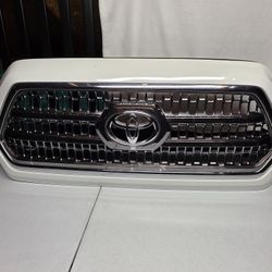 2016-2022 TOYOTA TACOMA GRILLE OEM