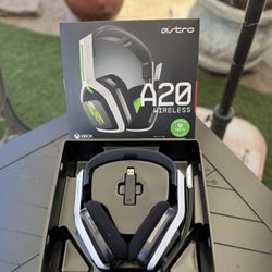 ASTRO Gaming A20 Wireless Headset Gen 2 for Xbox X/S and One, PC & Mac - White/Blue