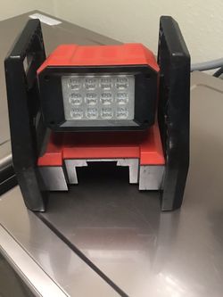 Milwaukee Foot Light 