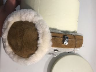 UGGS Wired Earmuffs NEW NIB Chestnut color ugg