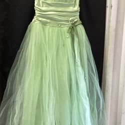 Spring Green Formal Gown Size 7/8