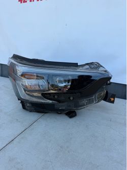 Subaru Outback legacy -2023-2024-2025 Headlight headlamp right passenger side RH used original OEM IN USED CONDITIONS