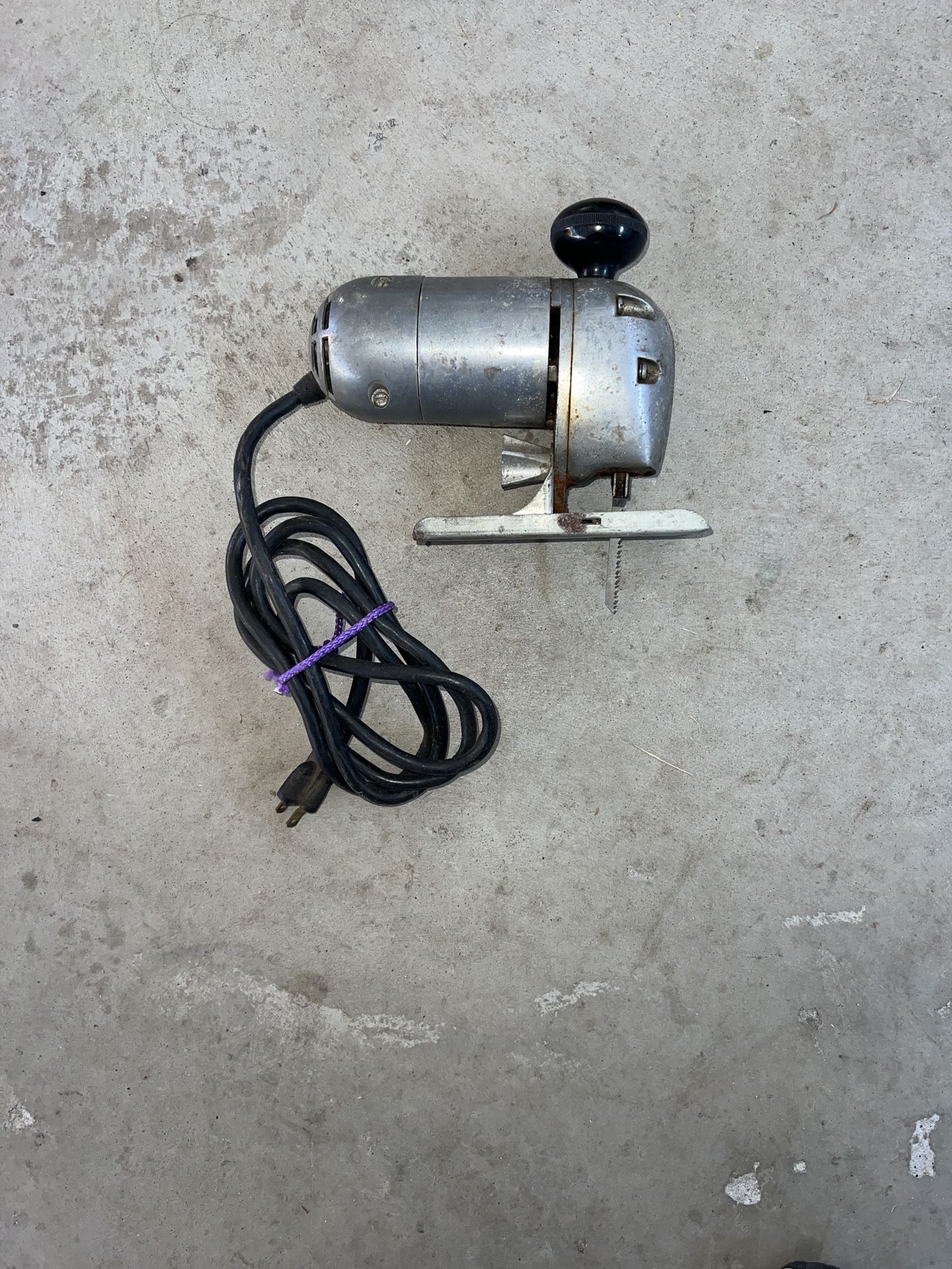 VINTAGE METAL HOUSING WORKING FURY SABRE SAW MODEL no.F-2 by RAM TOOL CORP. does not have metal plate w model number on top