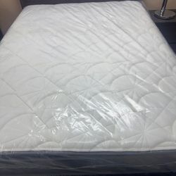 QUEEN MATTRESS PILLOW TOP WITH BOX SPRING 220