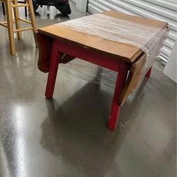 Extendable coffee table