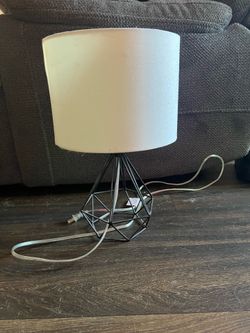 Geometric table lamp