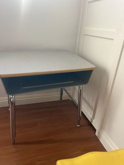 Children Desk With Chair