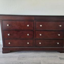 Dresser With 2 Night Stands 