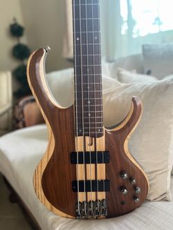 5 string bass ibanez