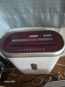 Paper shredding machine